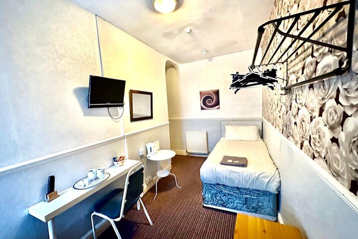 Room 9 of 21