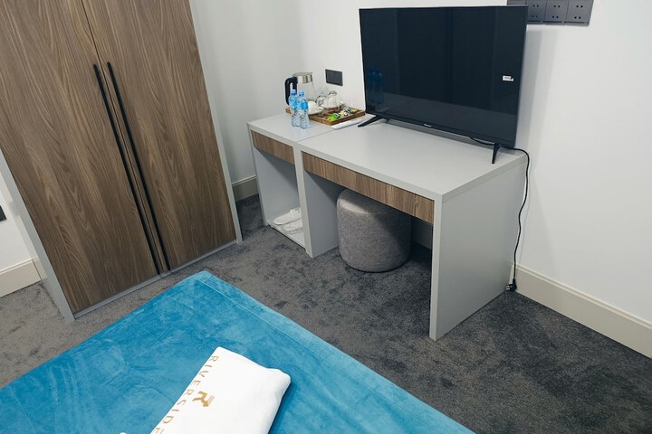 Room 9 of 31