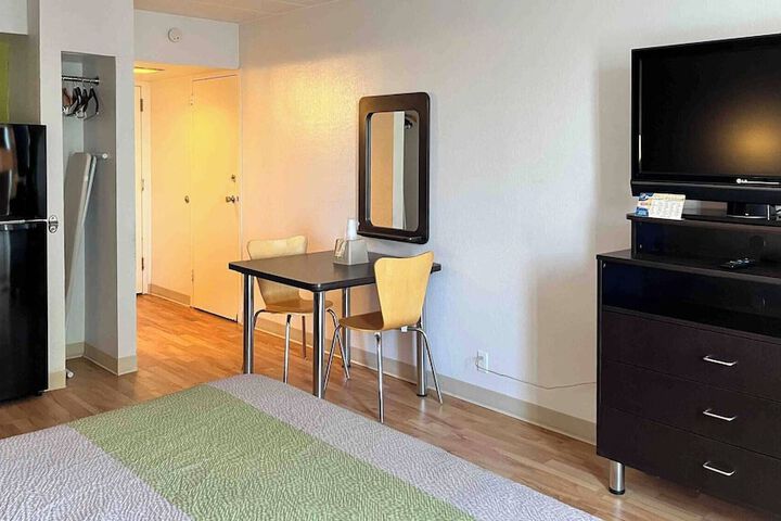 Room 13 of 33