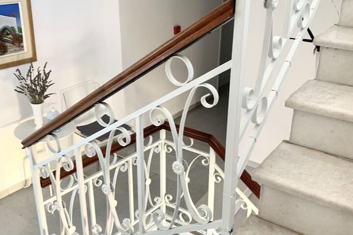 Handrails in stairways