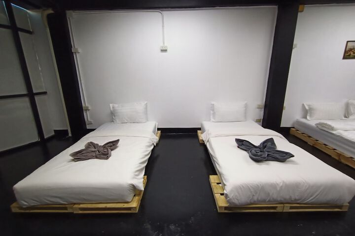 Room 6 of 44