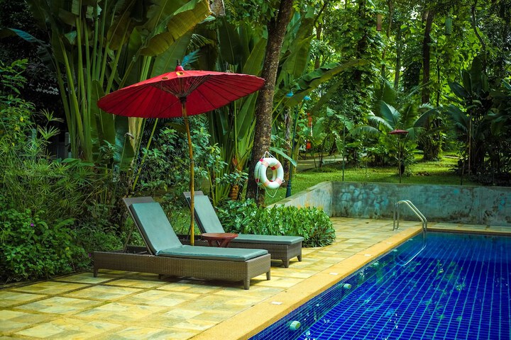 Pools & Facilities