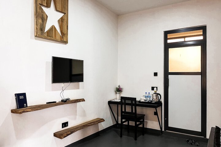 Room 3 of 84