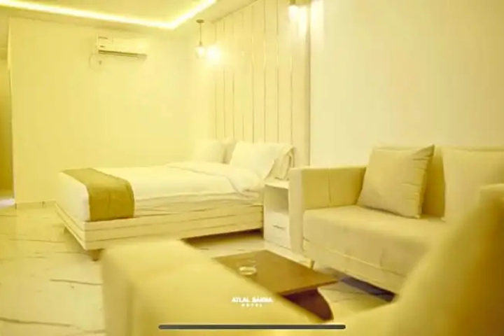 Room 6 of 9