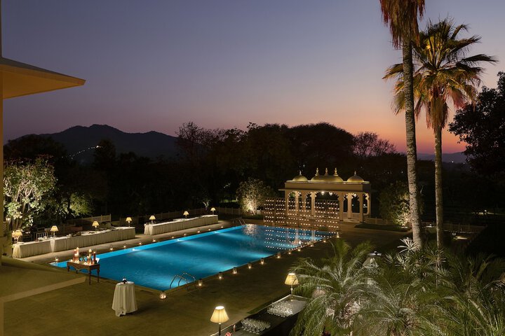 Hotel with Pool