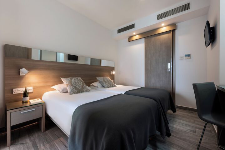 Room 43 of 74