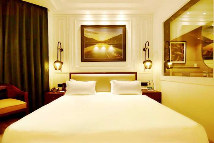 Room 10 of 21