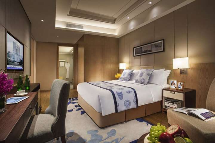 Room 4 of 25