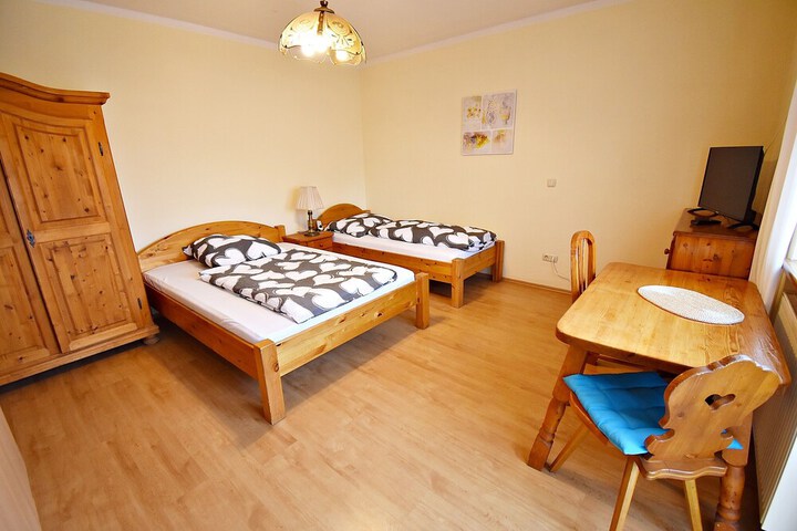 Room 33 of 86