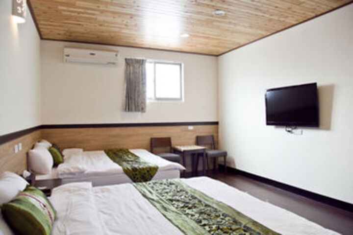 Room 13 of 19