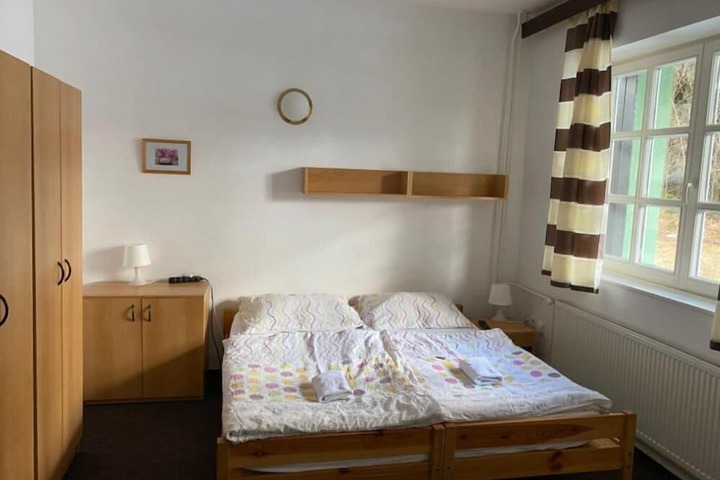 Room 10 of 33