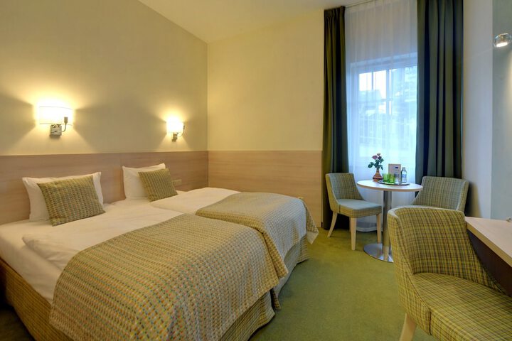 Room 6 of 92