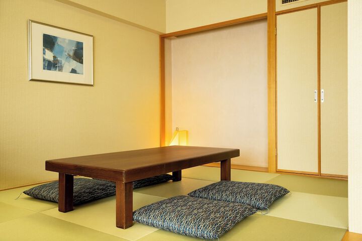 Room 8 of 40