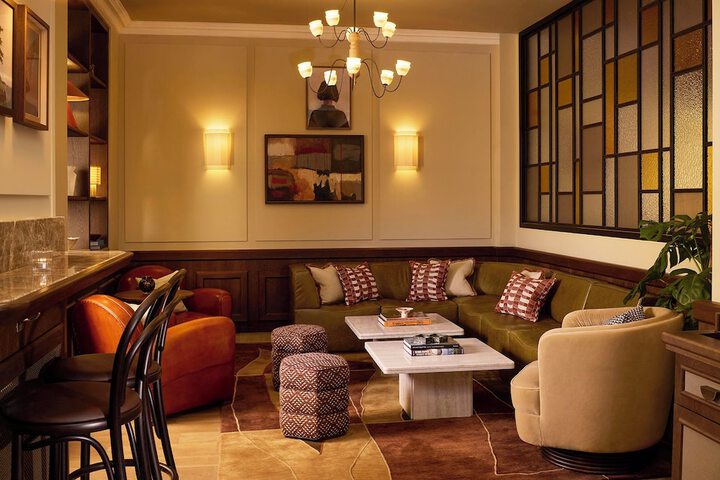 Hotel Interior 4 of 38
