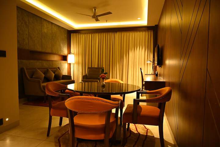 Room 7 of 25