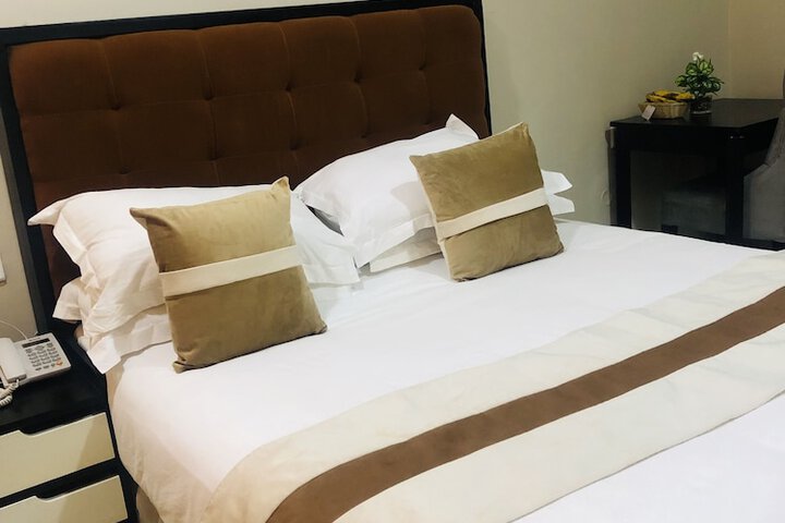 Room 5 of 15