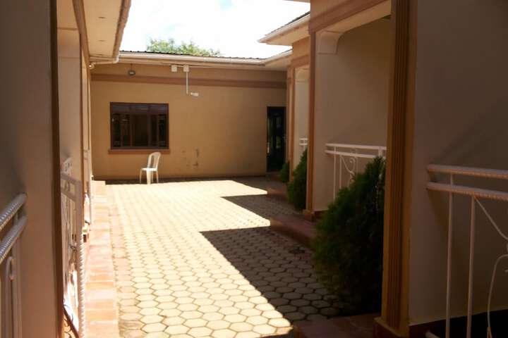 Hotel Exterior 40 of 42