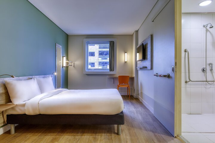 Room 4 of 43