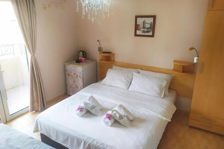 Room 5 of 19
