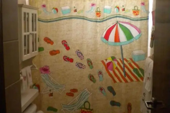 Room 5 of 9