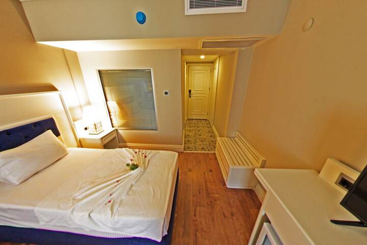 Room 16 of 65