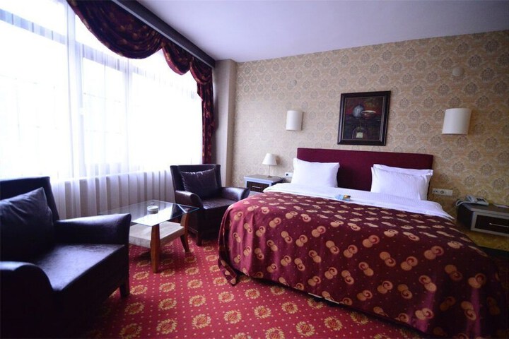 Room 5 of 44