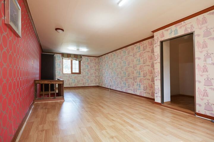Room 53 of 82