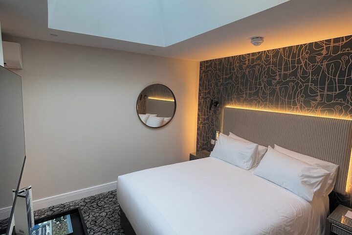 Room 40 of 85