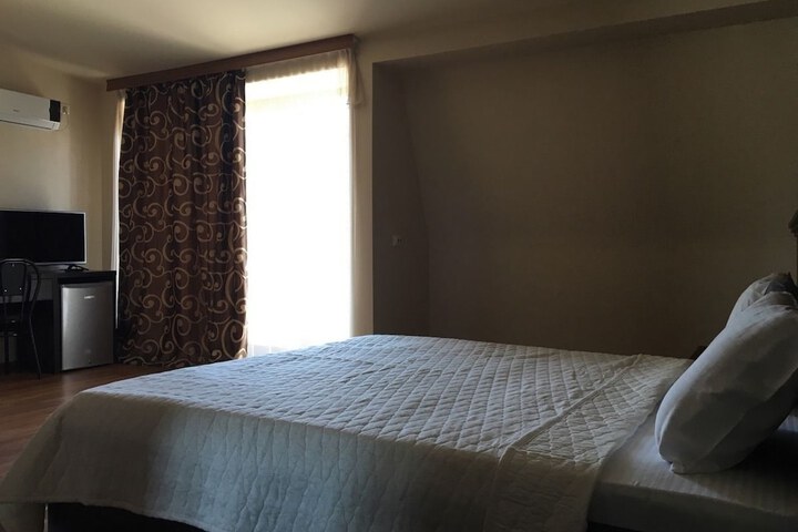Room 5 of 14