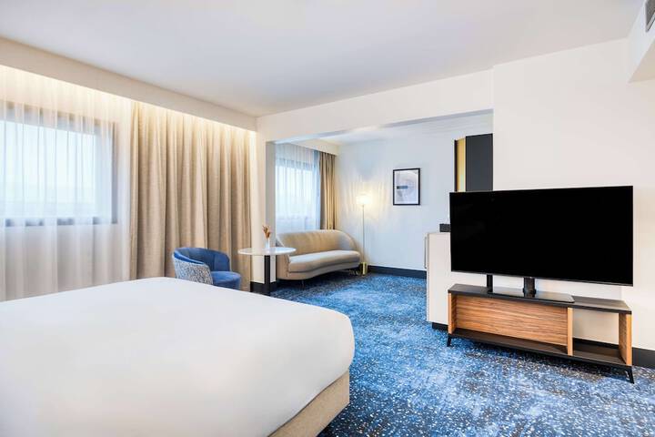 Room 55 of 153