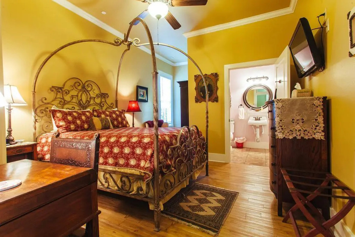 Room 2 of 16