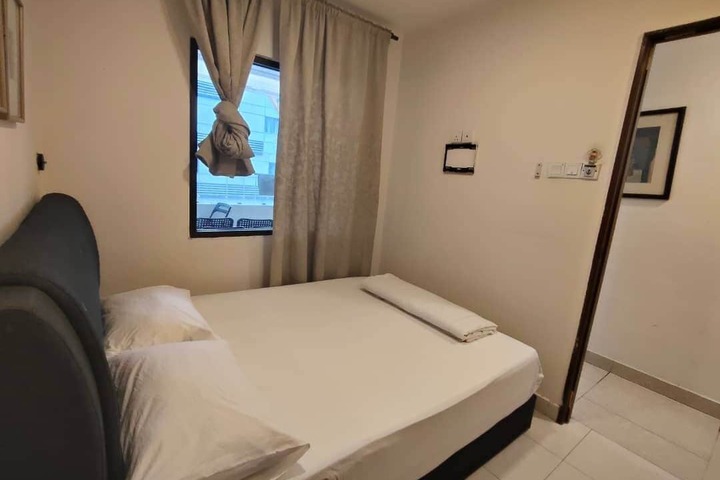 Room 11 of 23