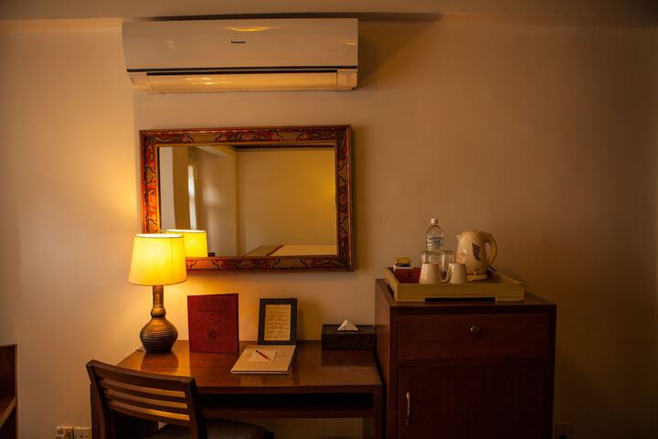 Room 28 of 82