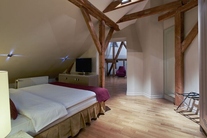 Room 5 of 36