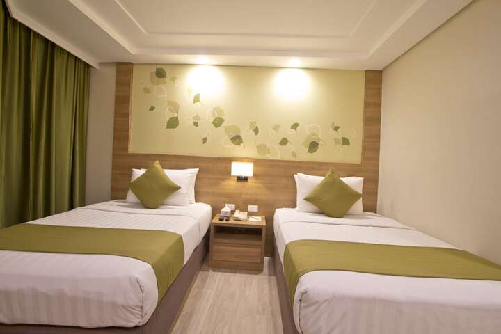 Room 7 of 33