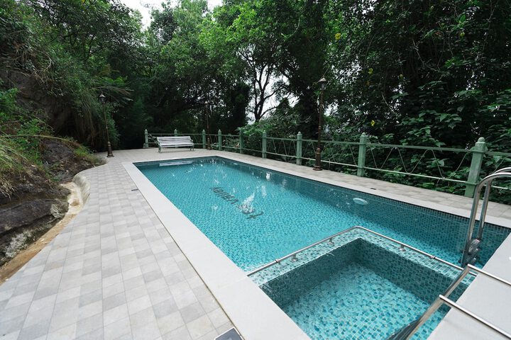 Pools & Facilities