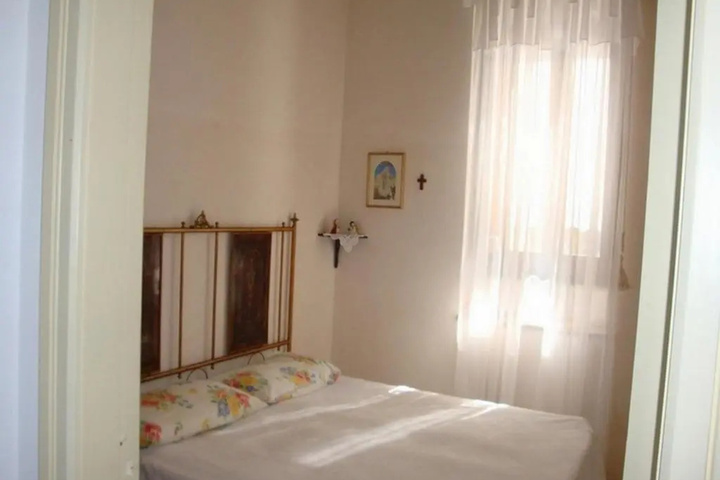 Room 2 of 5
