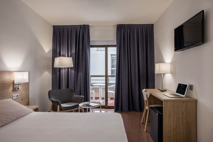 Room 9 of 48