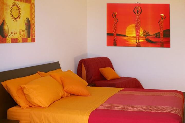 Room 6 of 10