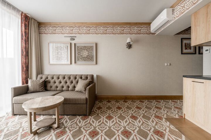 Room 17 of 28