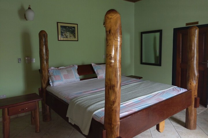 Room 3 of 49