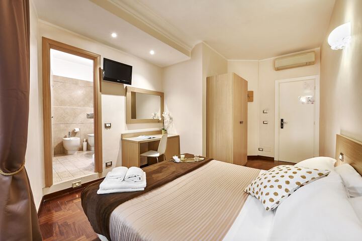 Room 11 of 37
