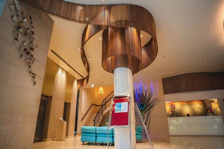 Entrance & Lobby