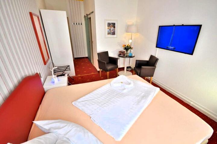 Room 10 of 85