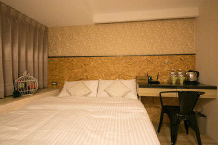 Room 3 of 9