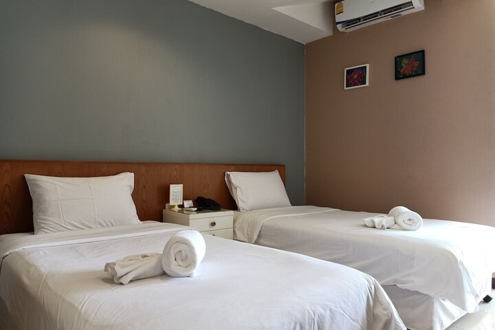 Room 12 of 87