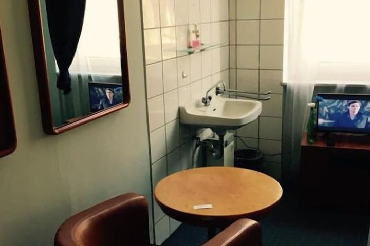 Room 7 of 39