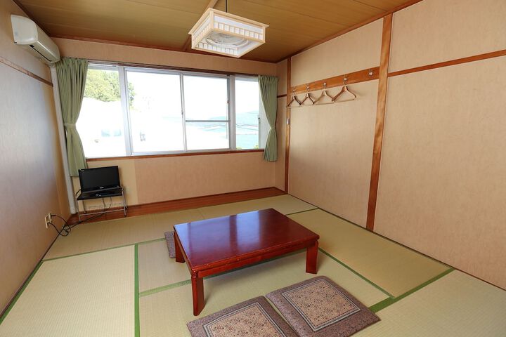 Room 6 of 24
