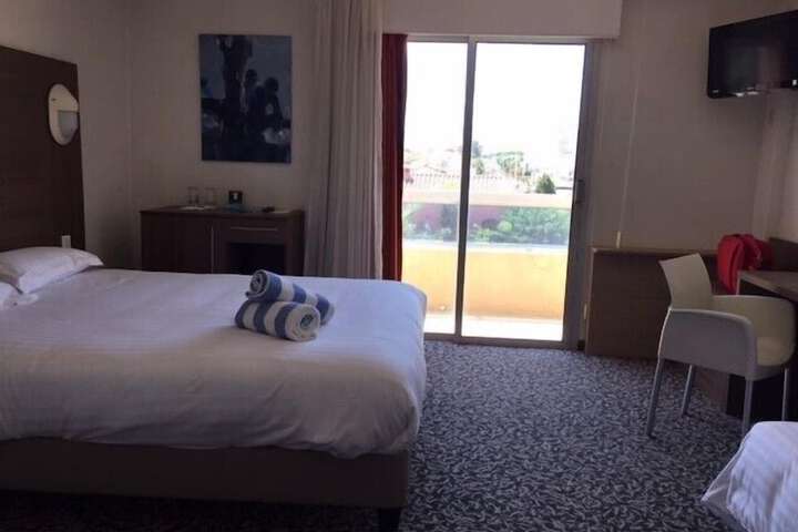 Room 27 of 87