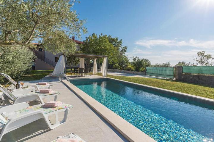 Terre Bianche with Private Pool and Whirlpool